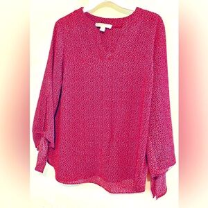 ⚠️Clearance⚠️ Michael Kors blouse with cute tie sleeves.